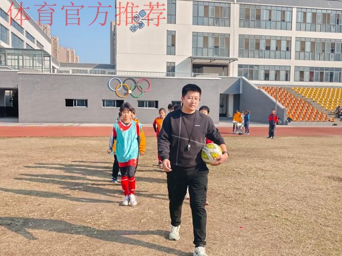 2021“亚足联女足日”女孩足球节在香山实验小学举行 2021“亚足联女足日”女孩足球节在香山实验小学举行